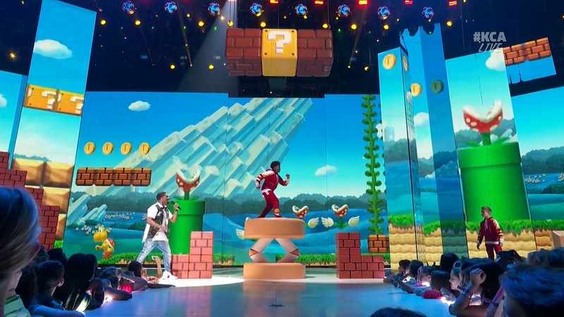 Illustration for article titled Mario And Luigi At The 2016 Kids' Choice Awards